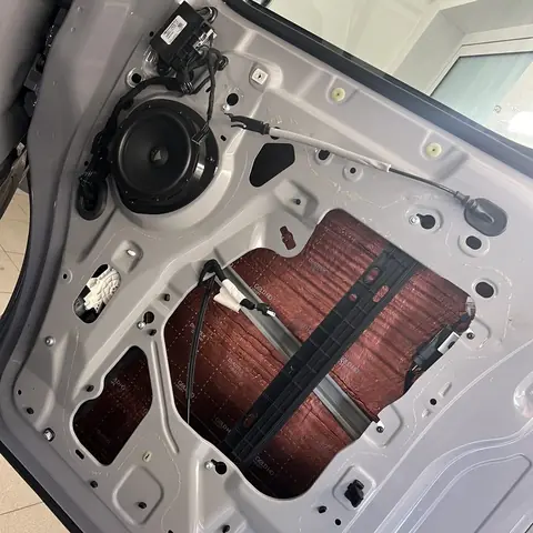 Ford Transit Custom Nugget 2024 – wyciszenie