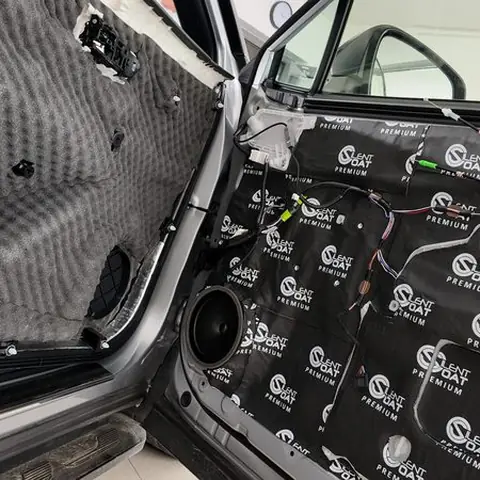Toyota Corolla Cross – wyciszenie
