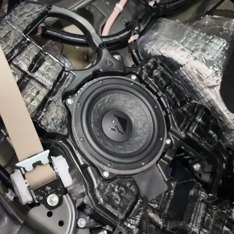 Toyota Highlander 2025 – montaż audio